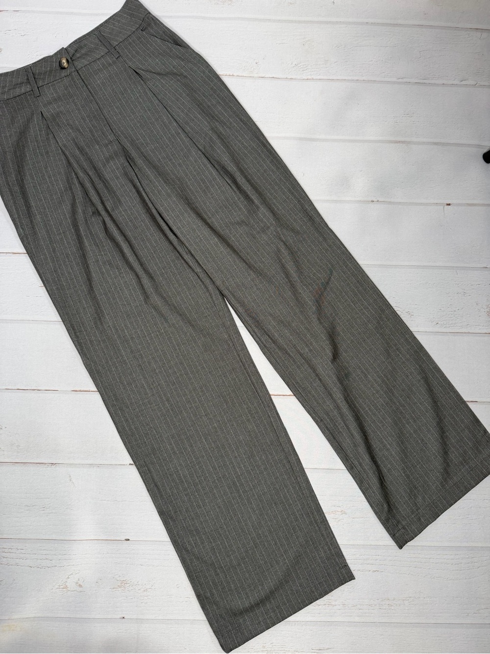 NWOT Wild Fable Gray Pinstripe Wide Leg Trouser Pants Size 8